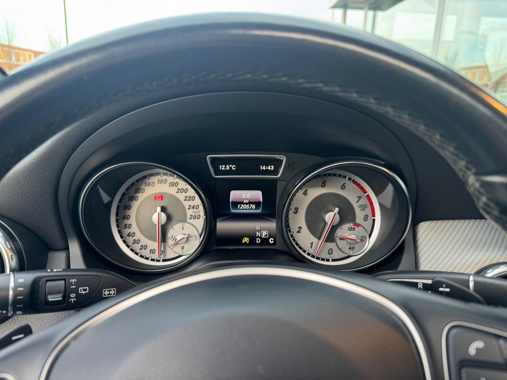 Mercedes-Benz Gla-klasse 180 ambition style automaat , afneembare trekhaak 