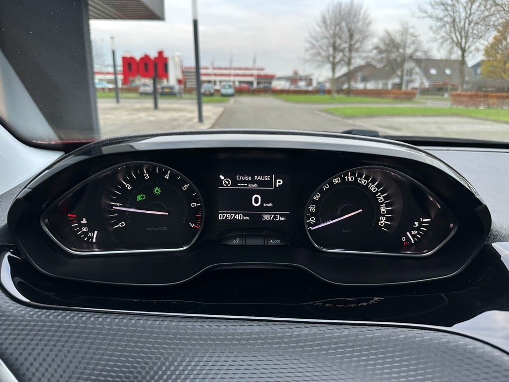 Peugeot 208 1.2t première // automaat //