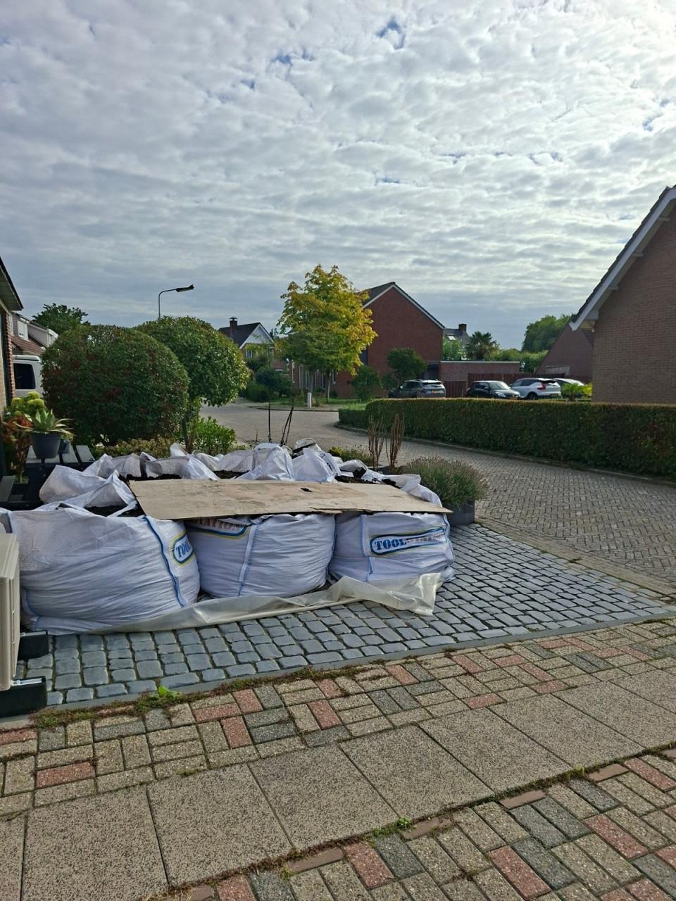 Gratis 6 big bag's met grond kom scheppen wat je nodig heb