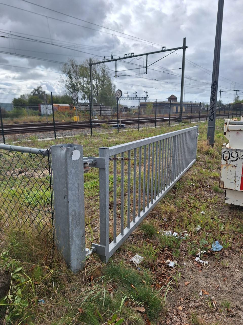 Stalen poort 1m hoog 10m breed