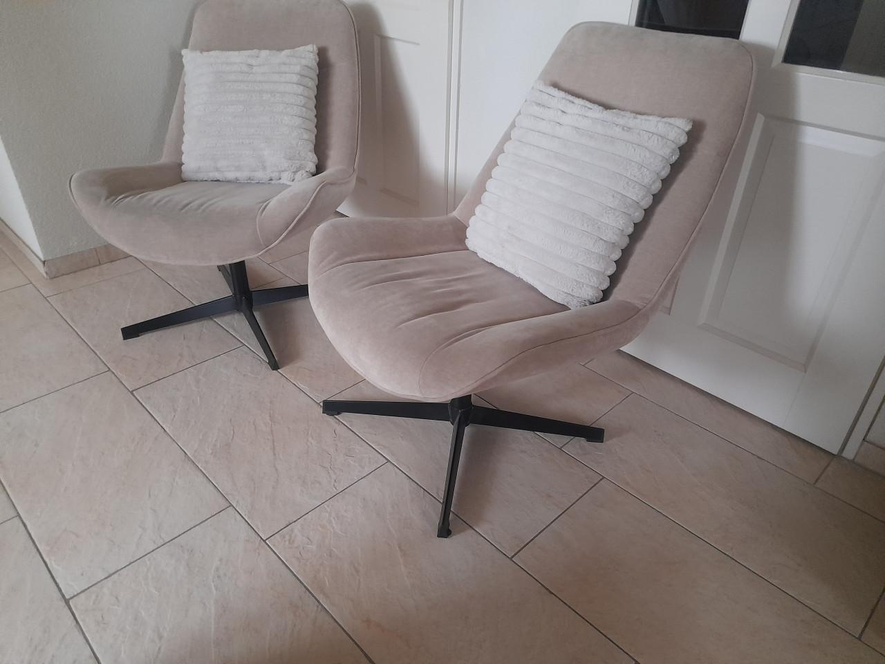 2 Leuke stoelen (in goede nette staat)  Geen vlekken! excl. kussens