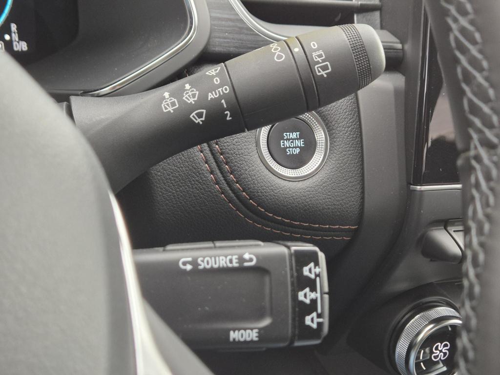 Renault Captur 1.6 e-tech plug-in hybrid 160 iconic topmodel!, all season, 