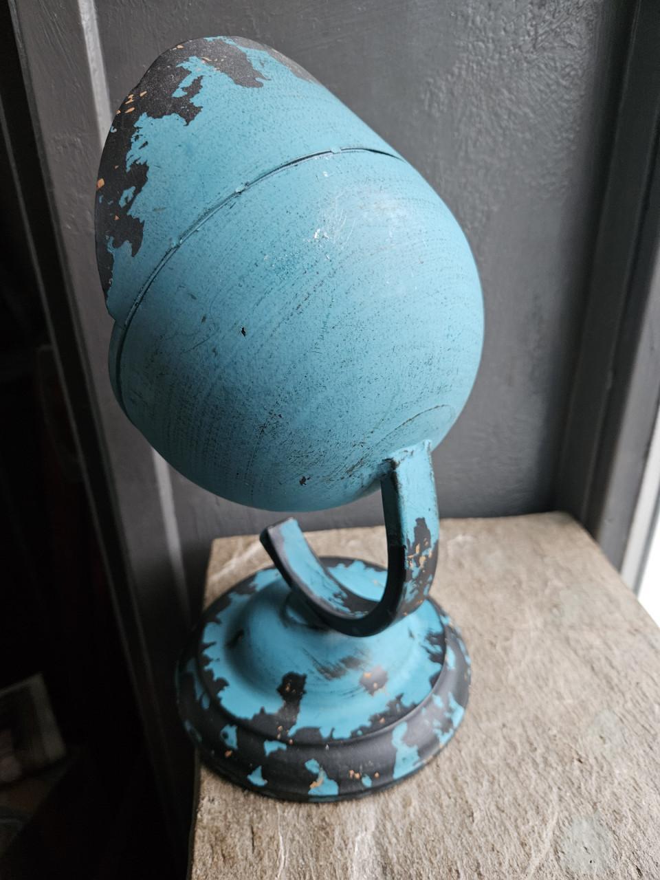 Prachtige metalen retro look tafelklok in werkende staat...