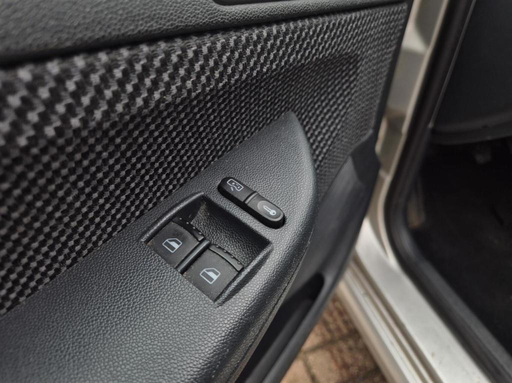 Skoda Fabia 1.4-16v ambiente / 5- deurs / origineel nl