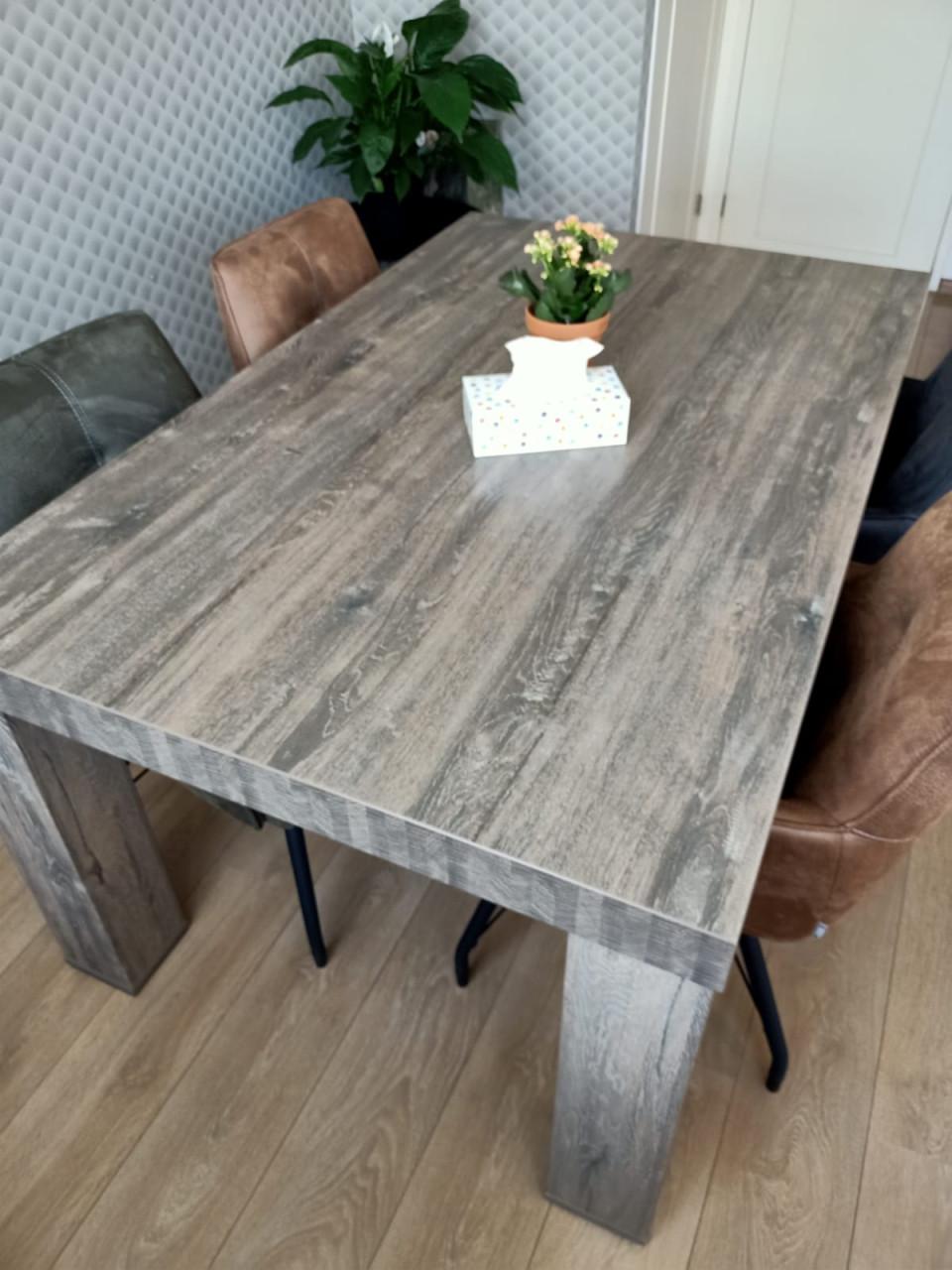 Eetkamertafel 102cm x 164cm