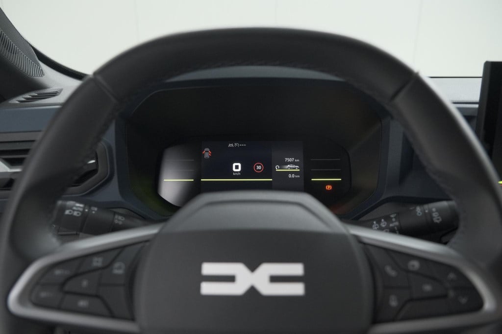 Dacia Duster mild hybrid 130 expression | camera | stoelverwarming | apple 