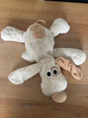 Grote knuffel hond