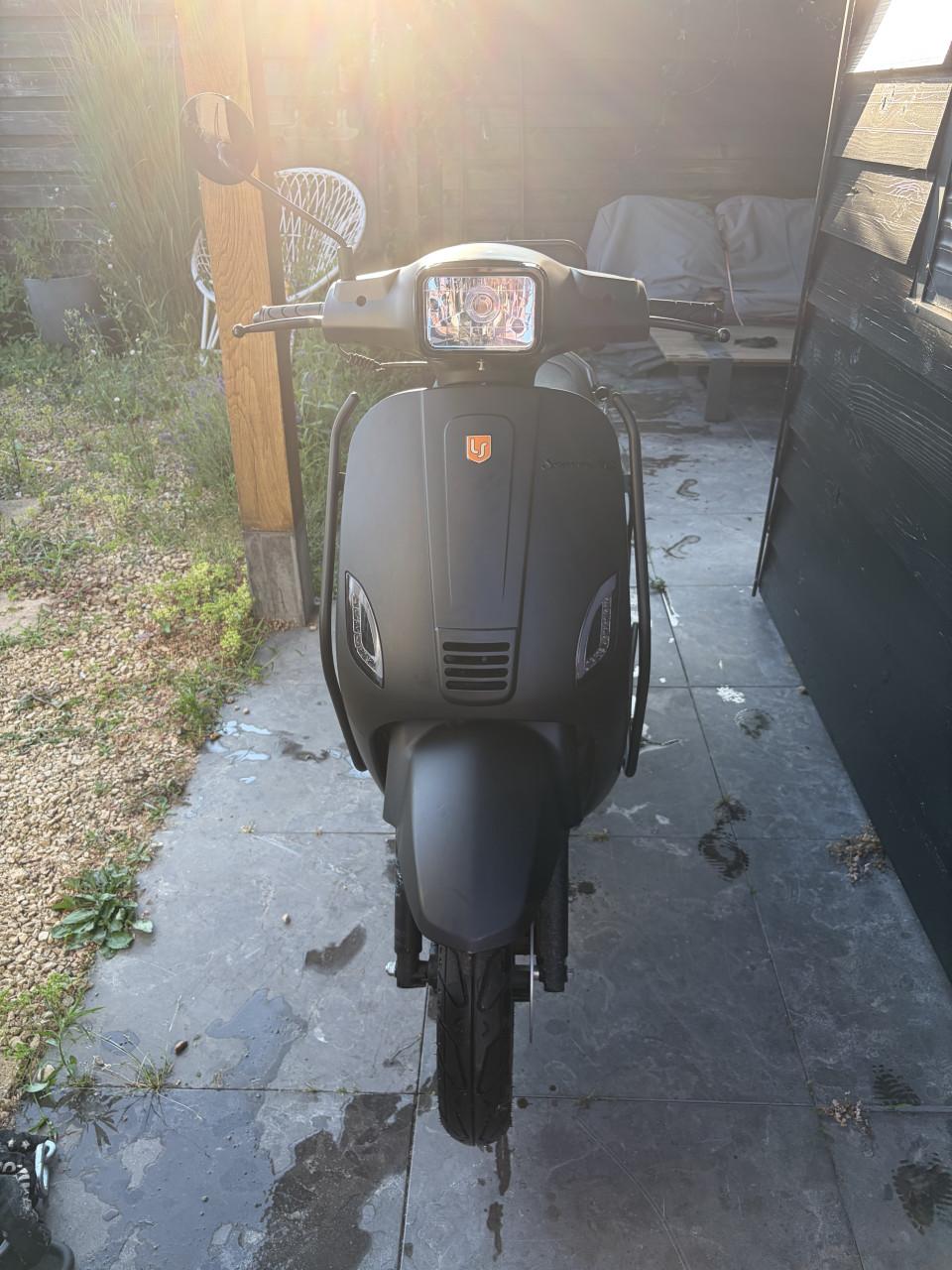 La Souris scooter RS - Mat Zwart