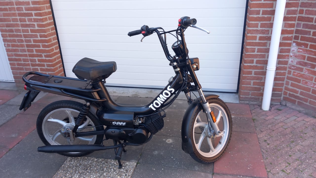 Tomos