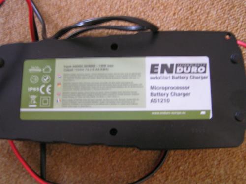 ACCU-OPLADER ENDURO MET ACCUKLEMMEN