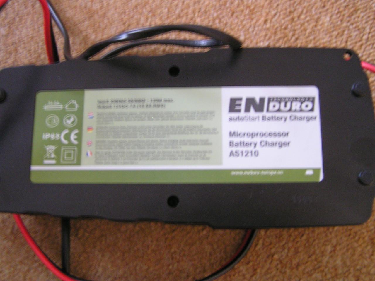 ACCU-OPLADER ENDURO MET ACCUKLEMMEN