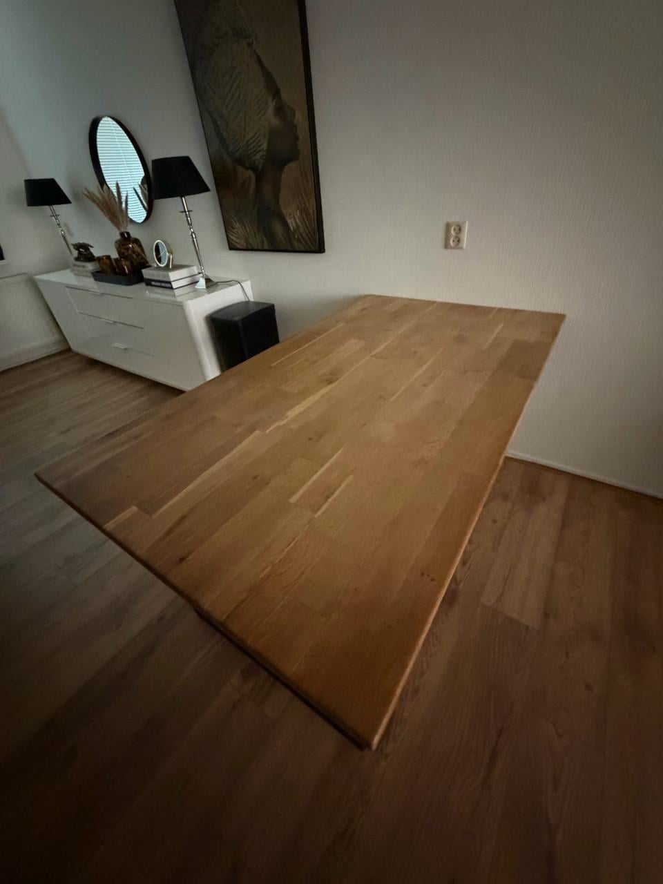 Eetkamertafel