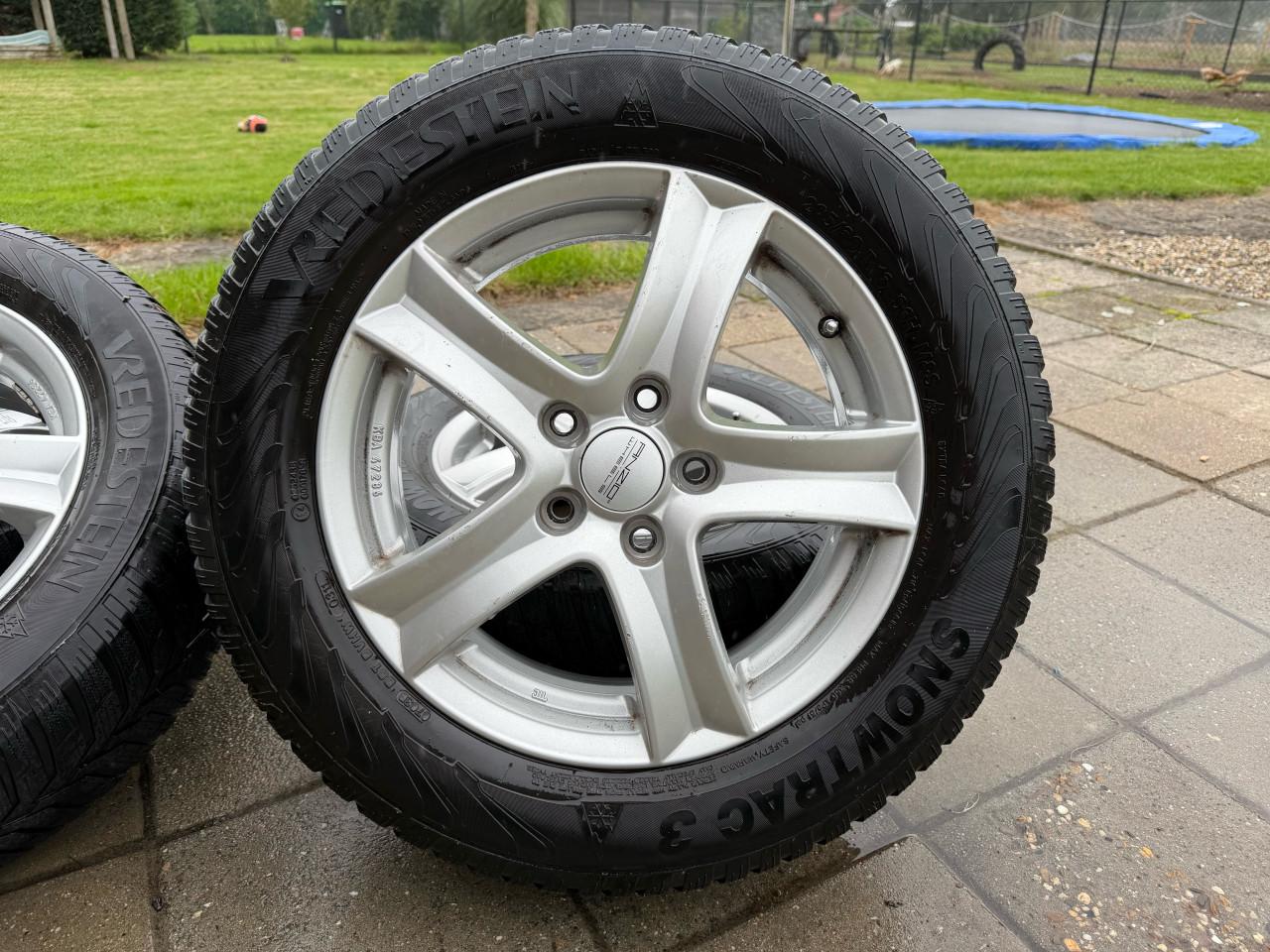 Anzio velgen205/60 R16 met Vredestein Snowtrac 3winterbanden