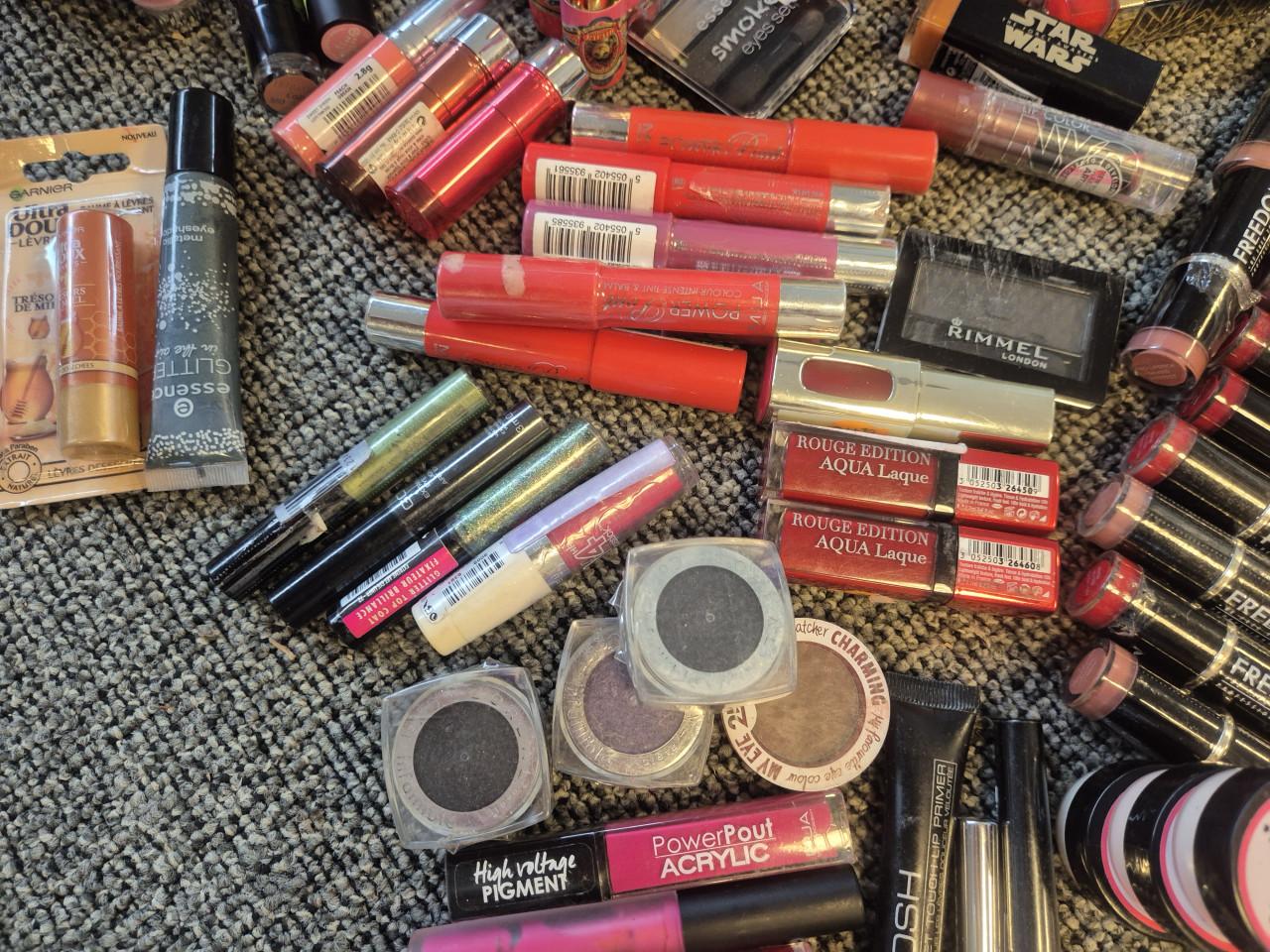 Partij make-up / verzorgingsartikelen