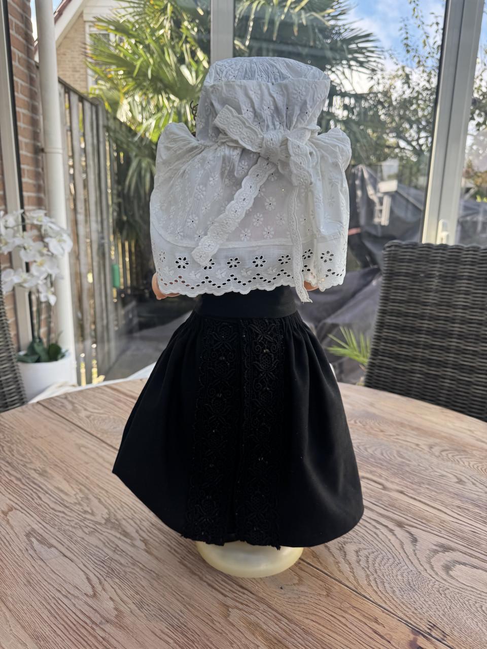 2 Zeeuwse klederdracht poppen zie tekst