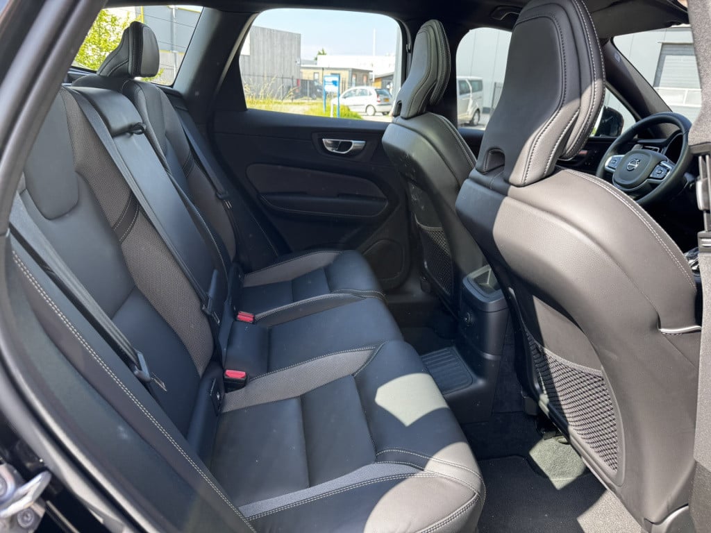 Volvo XC60 2.0 t6 plug-in hybrid awd plus black edition