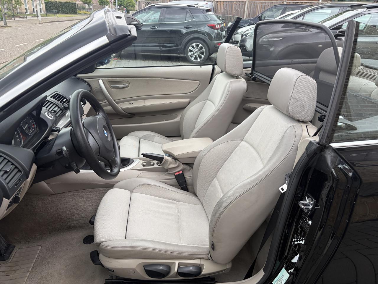 BMW 1-serie Cabrio 118i Airco PDC 2008 Boekjes