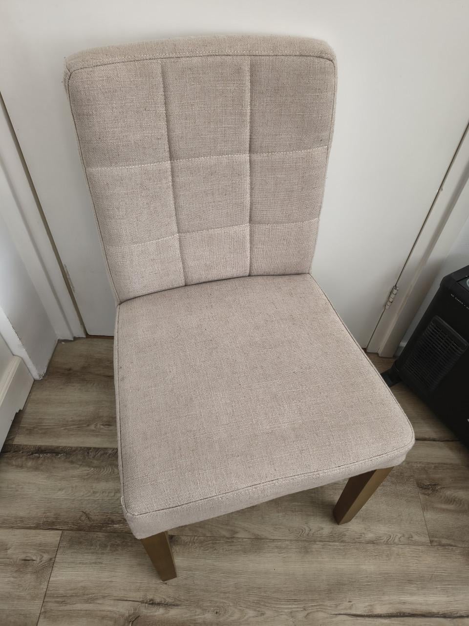 Prachtige beige, ecru eetkamerstoel, zithoogte 45 centimeter