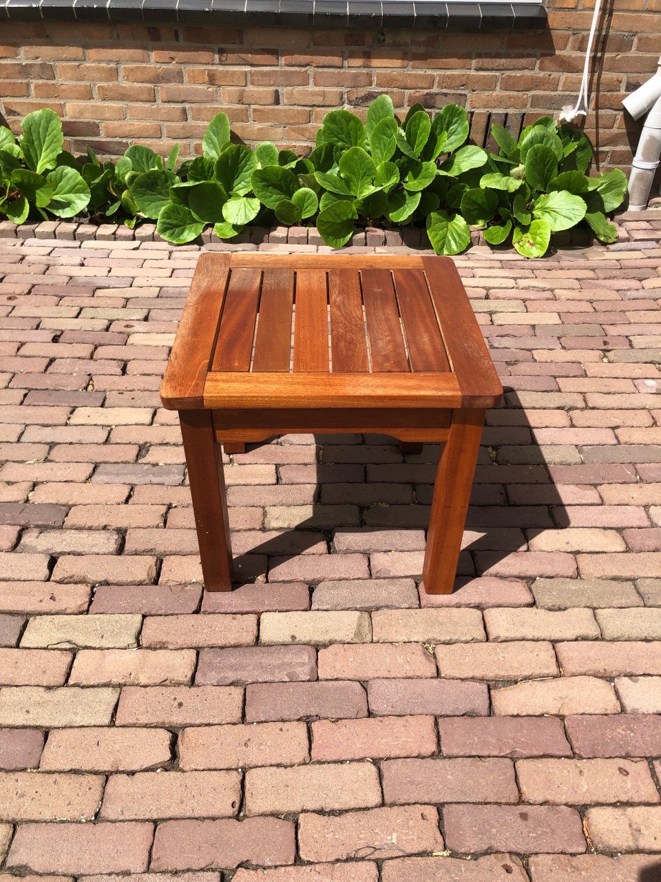 Bijzettafel 50x50xH45 cm.