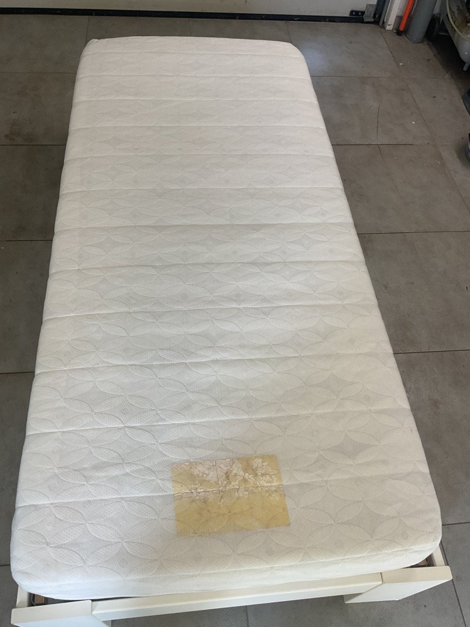 Eenpersoons bed ( basic wit )
