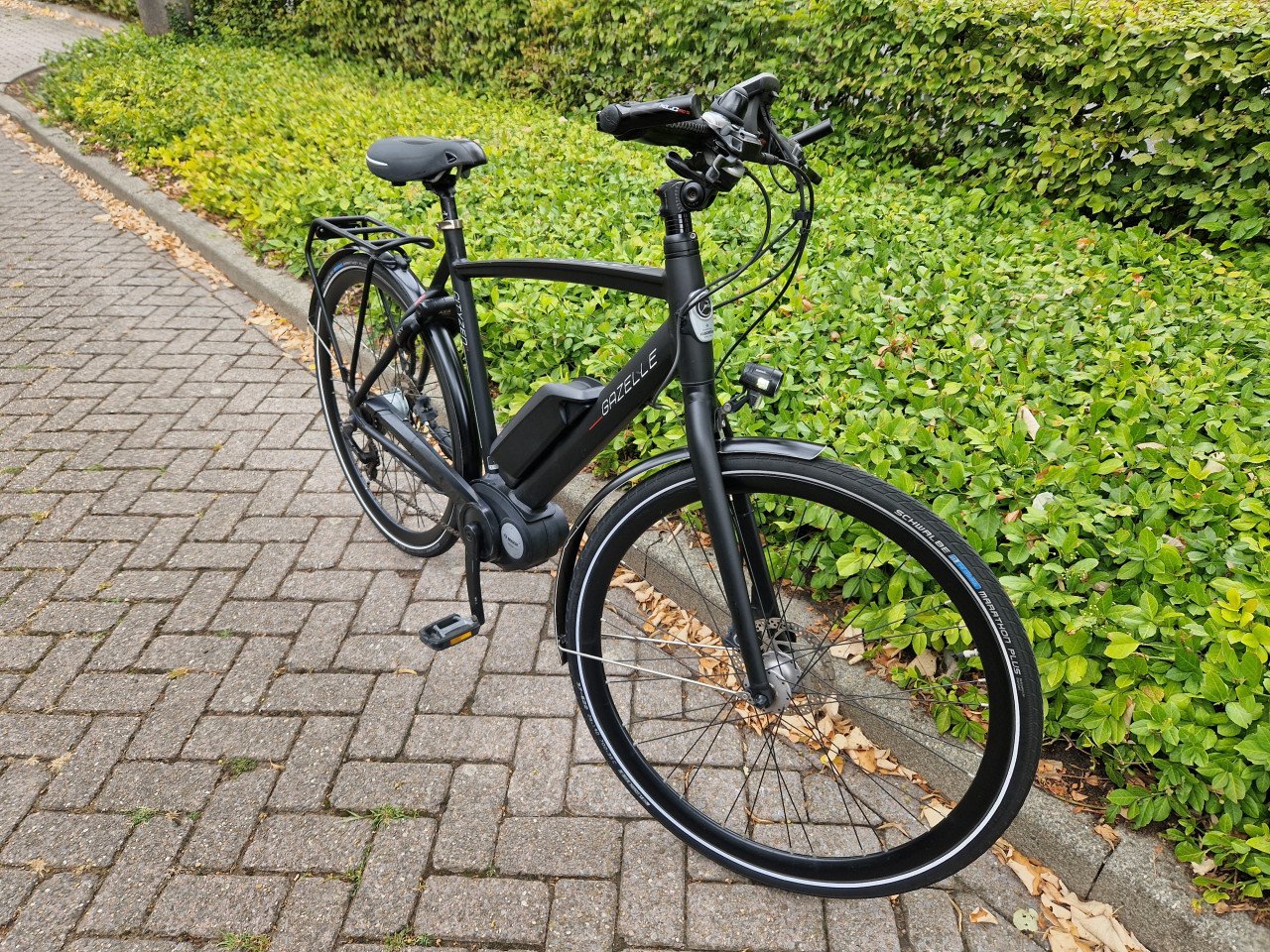 Keurig nette Gazelle elektrische heren fiets met Bosch middenmotor