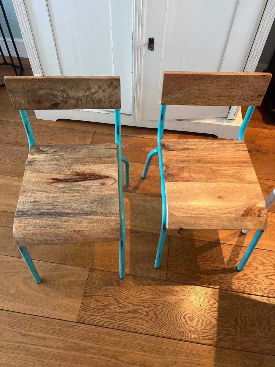 Tafeltje voor kind met 2 stoelen
