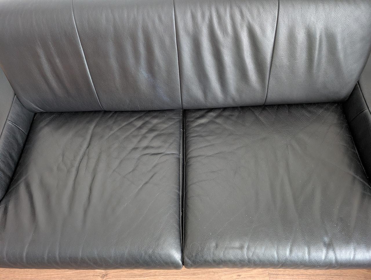 Te koop: zwarte lederen tweezitsbank van Rolf Benz