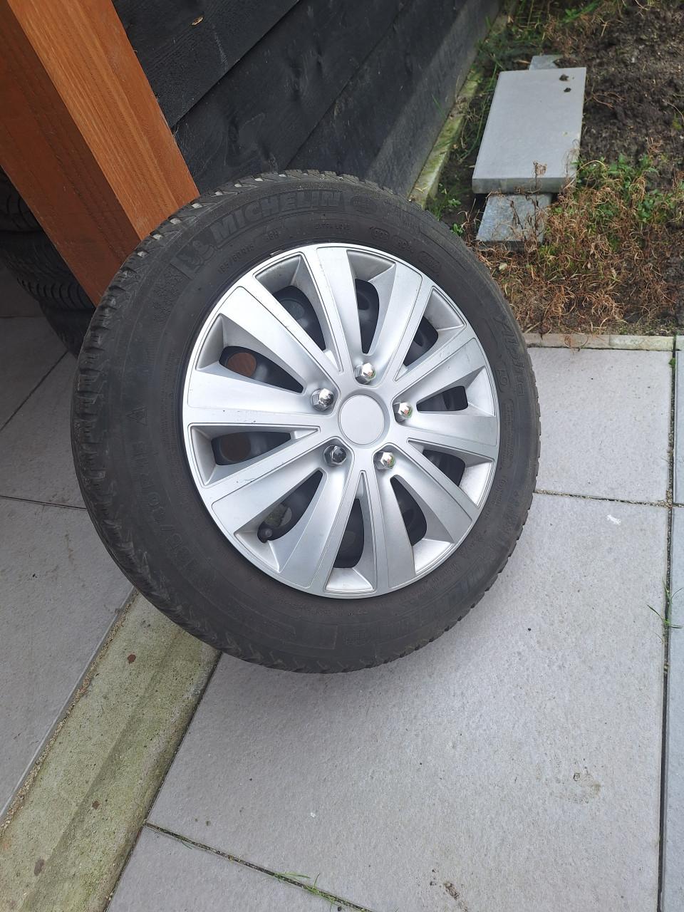 Compleet set winterbanden- Michelin Alpin A4 185 60 R15