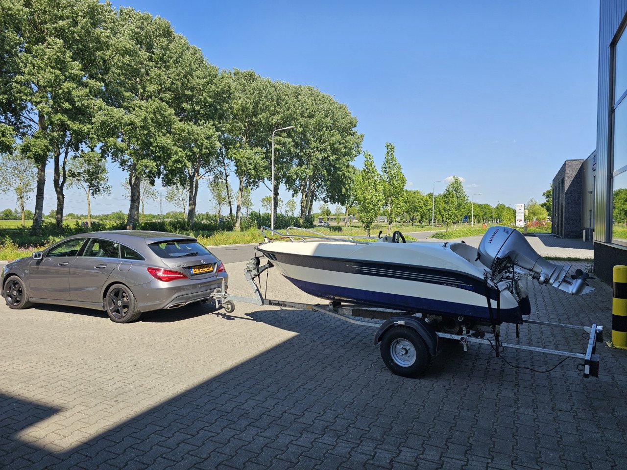 Mooie consoleboot met 20 pk 4t bbm en trailer.