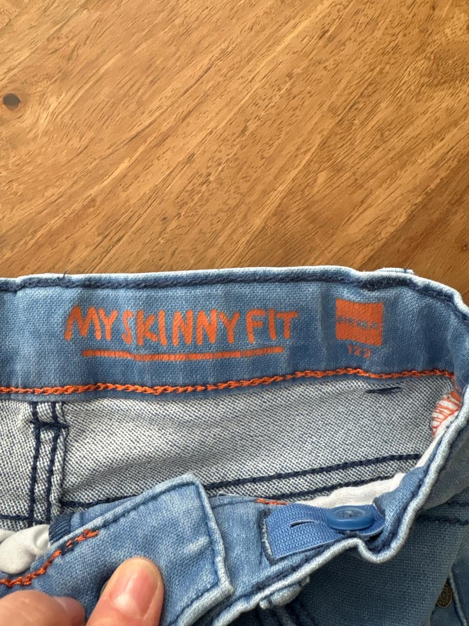 Spijkerbroek maat 122.