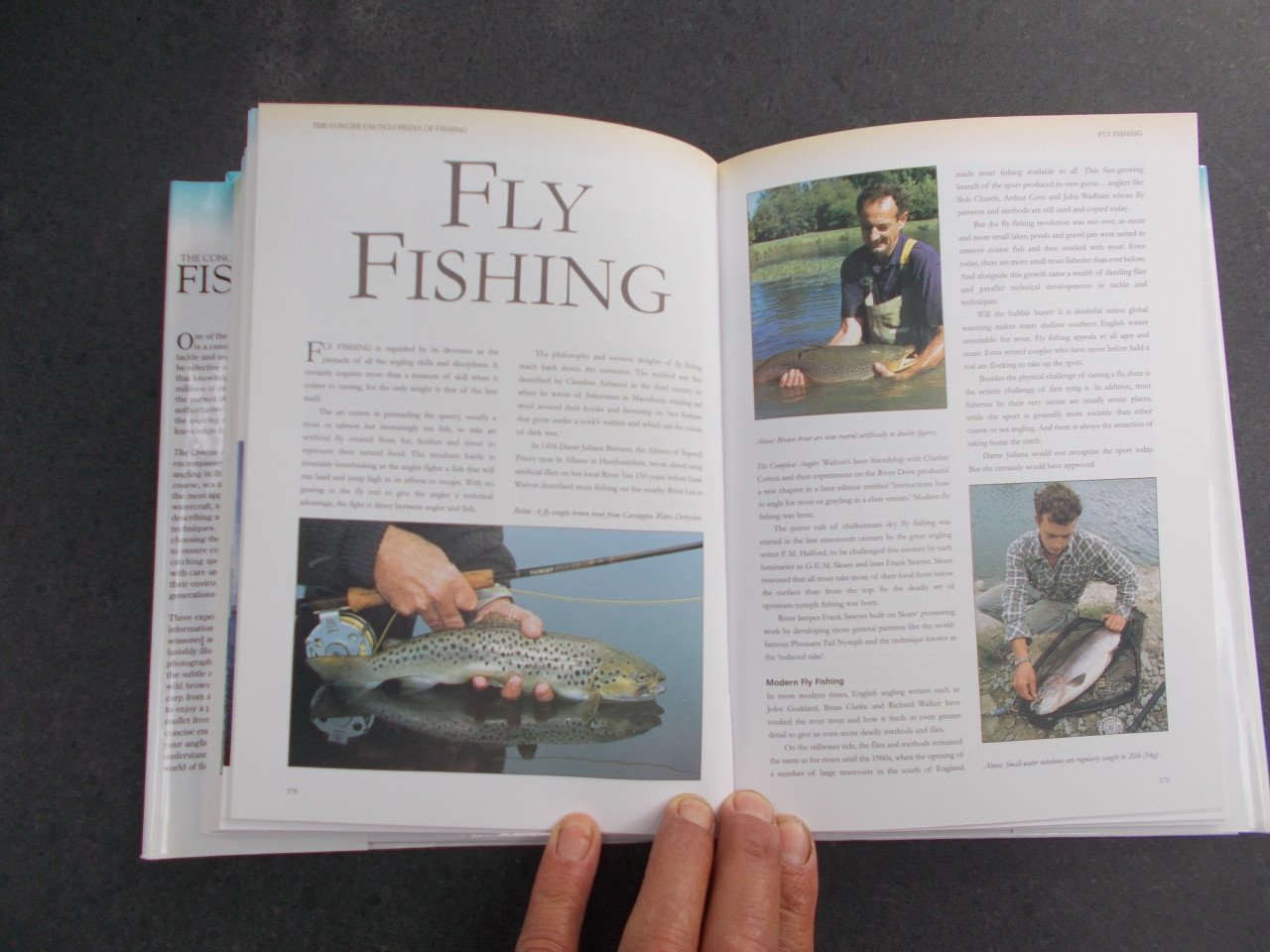 Fishing   zeevissen , zoetwatervissen, vliegvissen . 256 pagina's