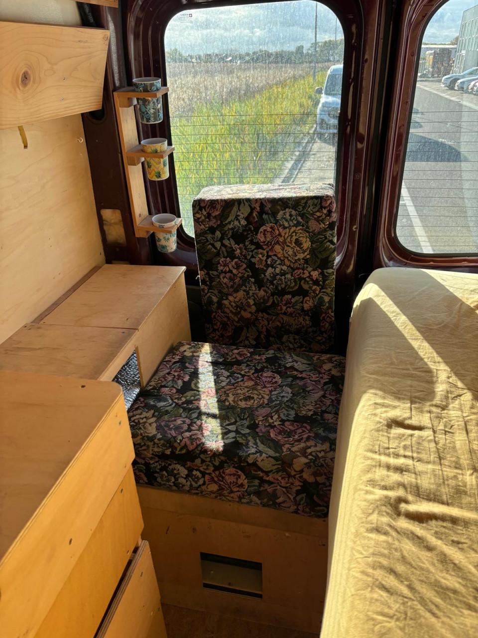 Knusse camper Renault Traffic te koop