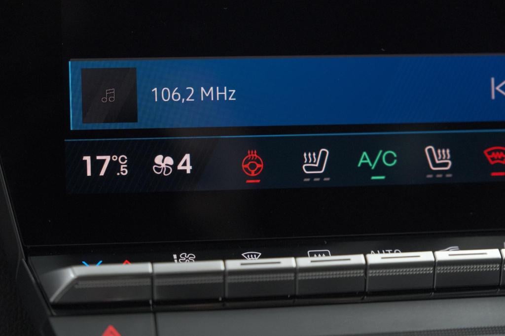 Renault Rafale 1.2 e-tech 4x4 plug-in hybrid 300 atelier alpine | panoramad