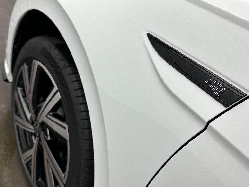 Volkswagen Polo r-line-edition 1.0 70 kw / 95 pk tsi hatchback 5 v