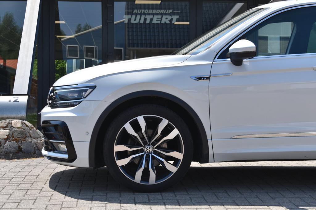 Volkswagen Tiguan 1.5 tsi act r-line | trekhaak | camera | stoelverwarming 