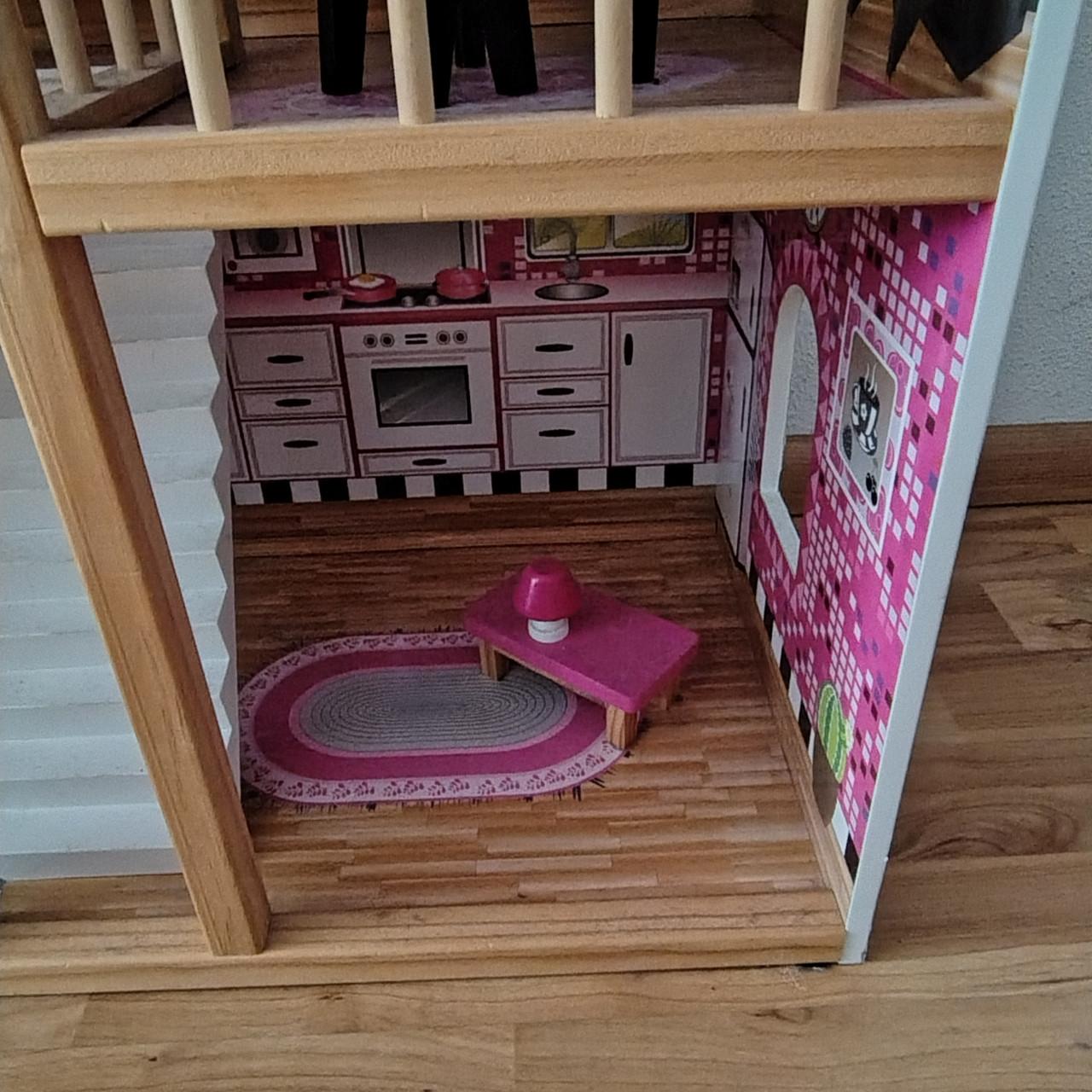 Groot poppenhuis met accessoires