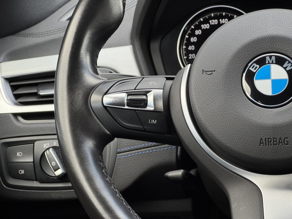 BMW X1 sdrive18i high executive m sport | trekhaak afneembaar | sportstoele
