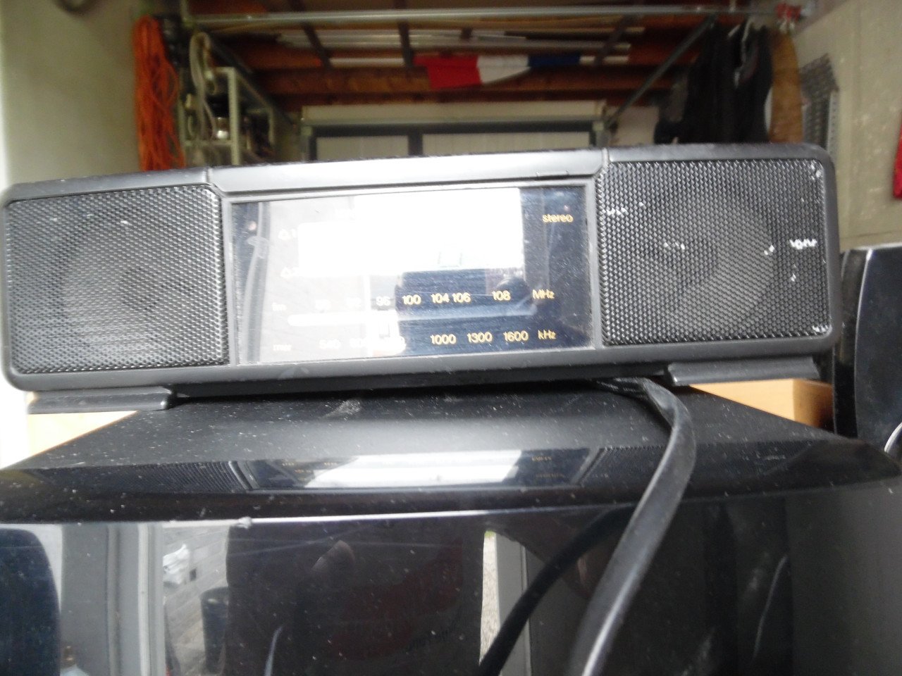 Stereo, subwoofer en draagbare radio