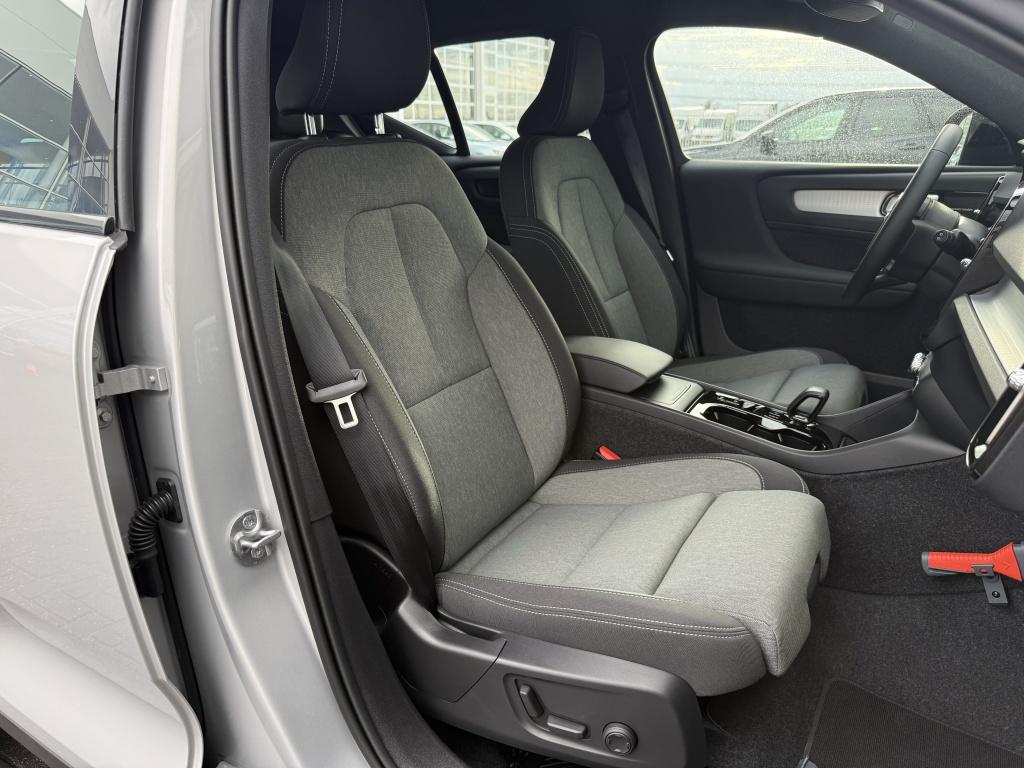 Volvo XC40 b4 197pk plus dark |adap.cruise| trekhaak | camera| elektrische