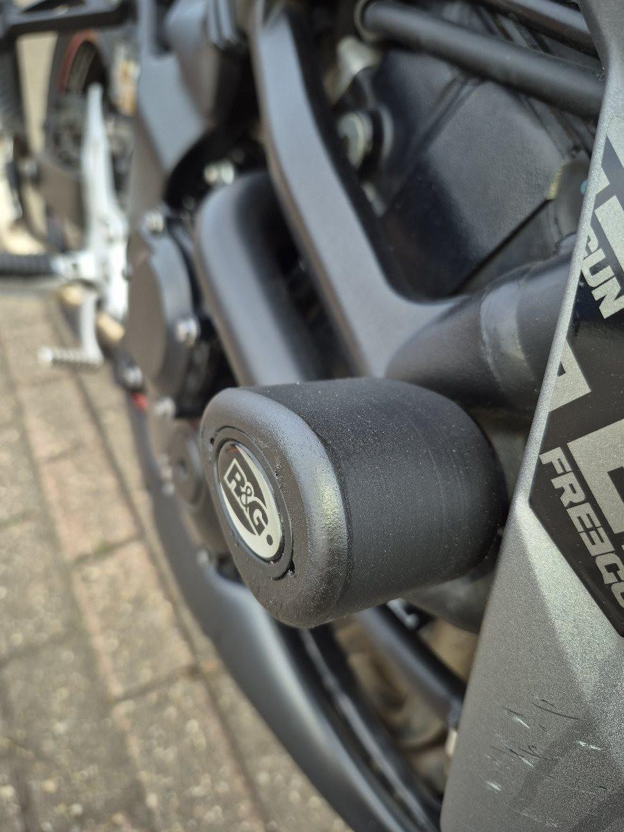 Suzuki GSR750 Freegun edition