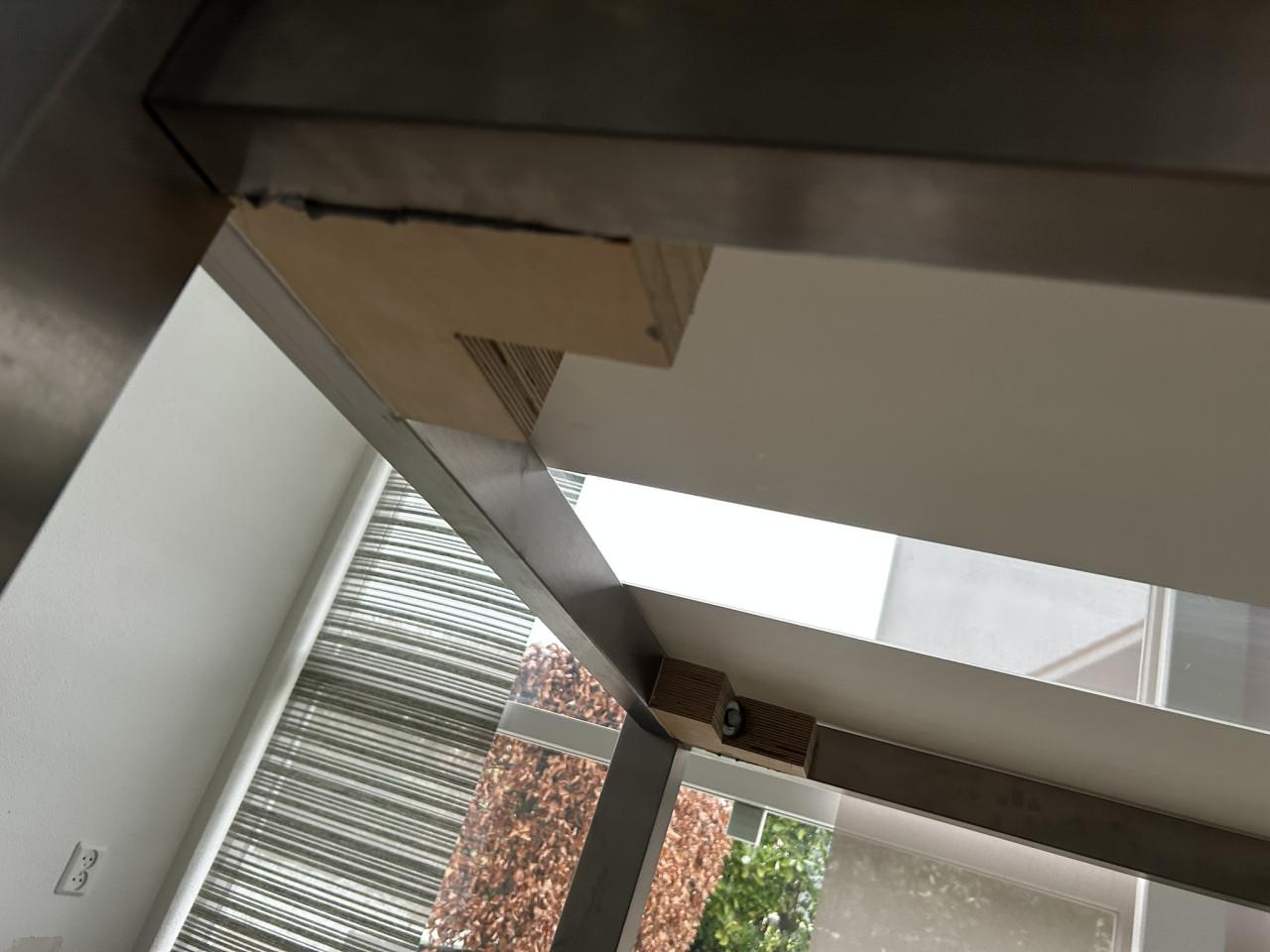 Eettafel evt. met bijpassende salontafel