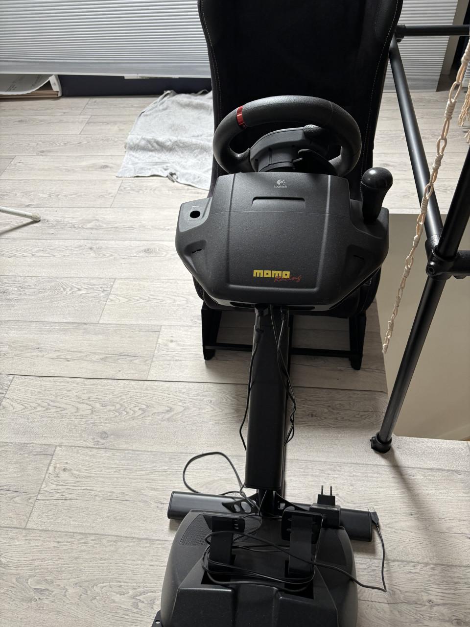 PlaySeat Evolution met racestuur