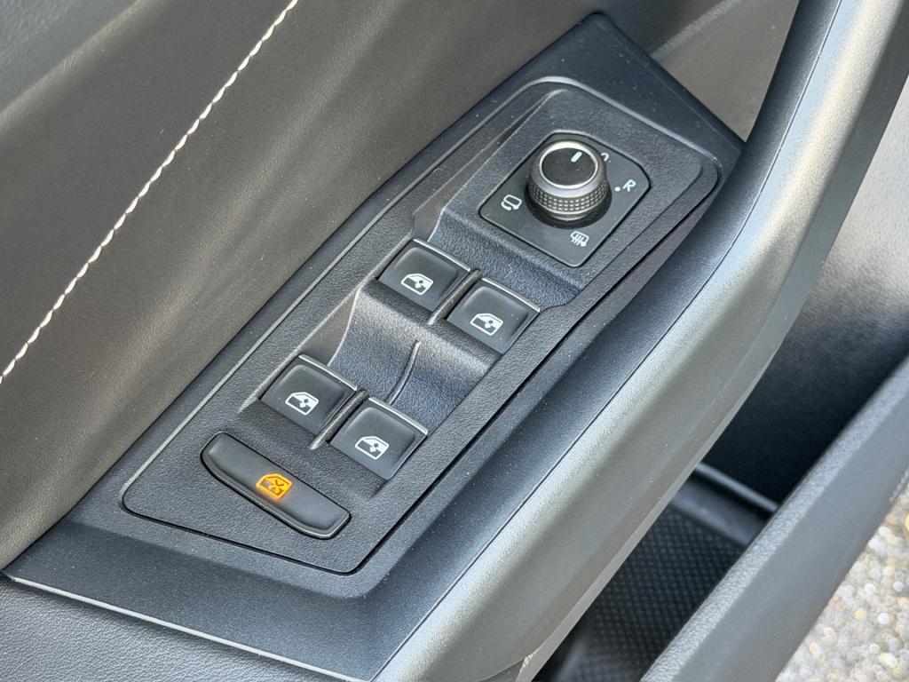 Volkswagen T-roc 1.5 tsi r-line | black style | panoramadak | 19 inch | cam