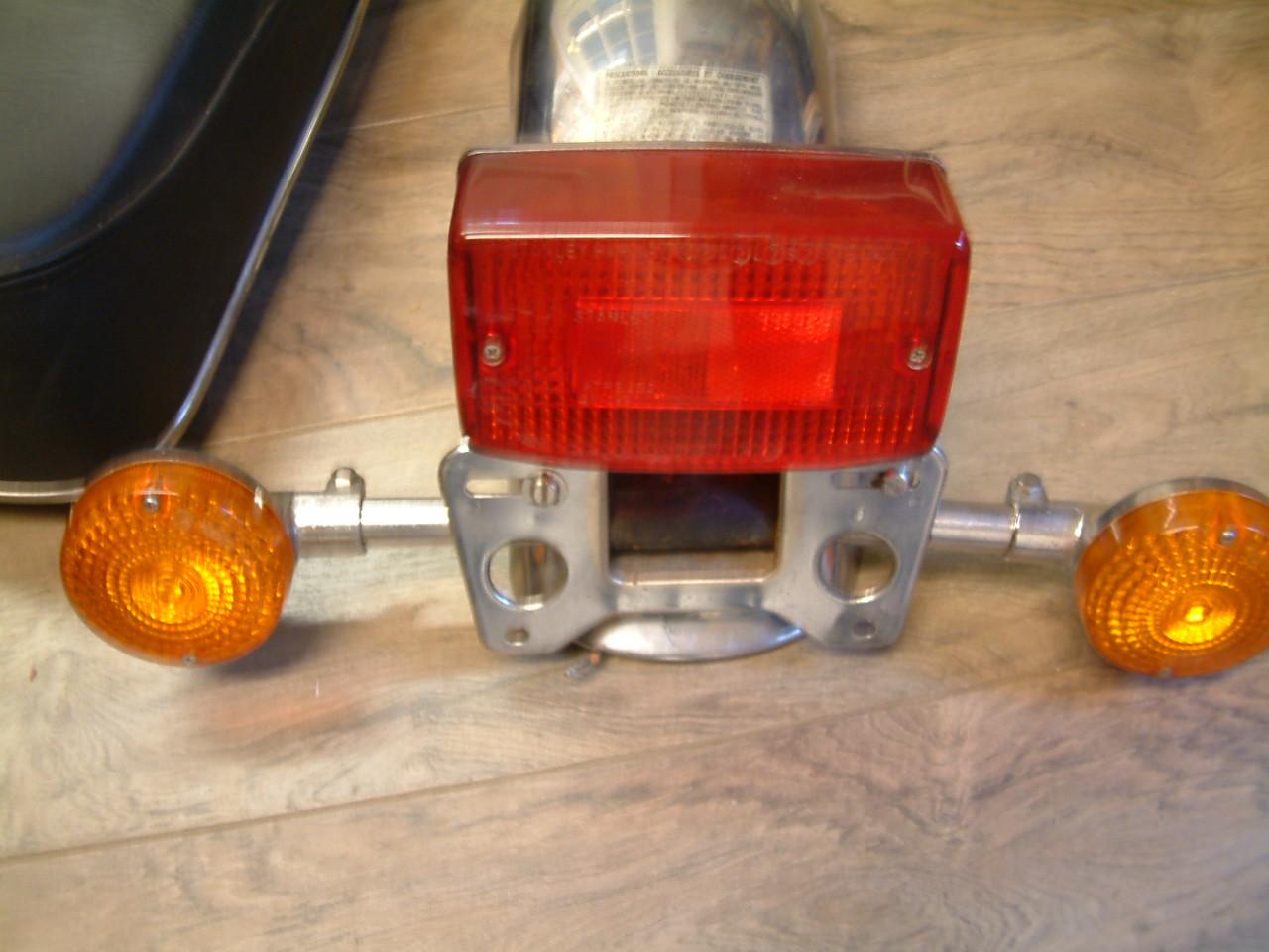 Tellerset cb  achterspatbord met knipper bollen en achterlicht  nieuw zadel