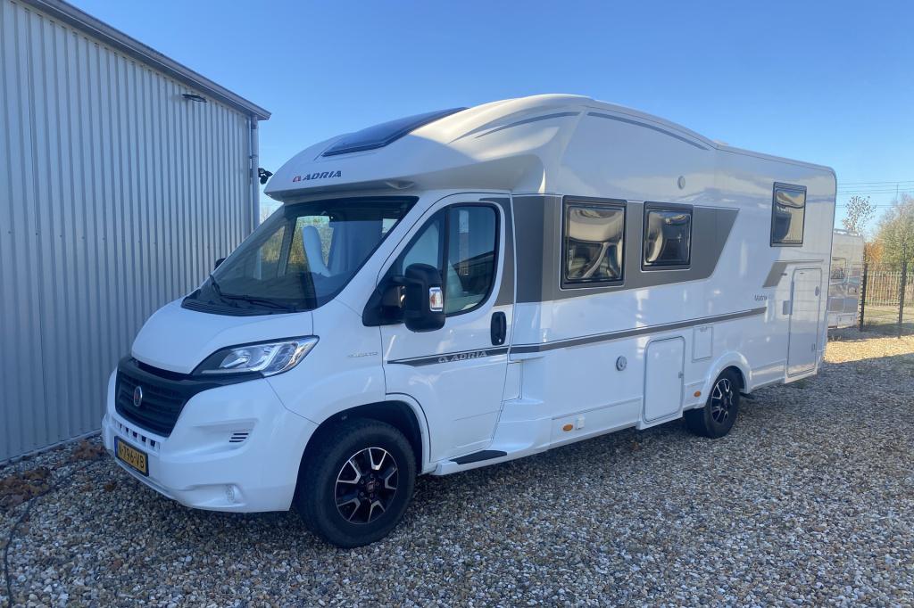 Adria Onbekend matrix 670dl luxe gezinscamper vol comfort en vrijheid! zate