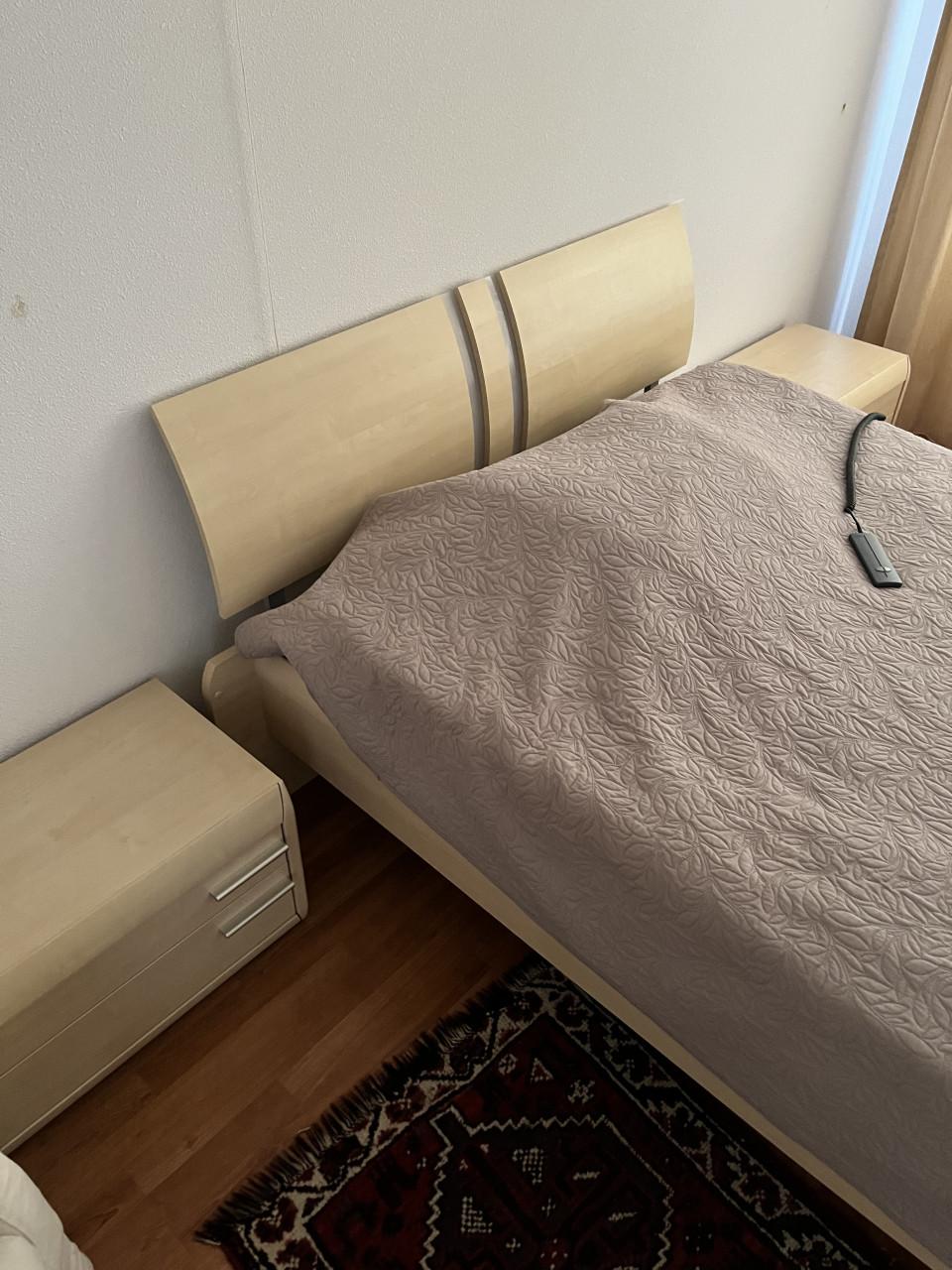 Te koop bed 140x200 + nachtkastjes+kast