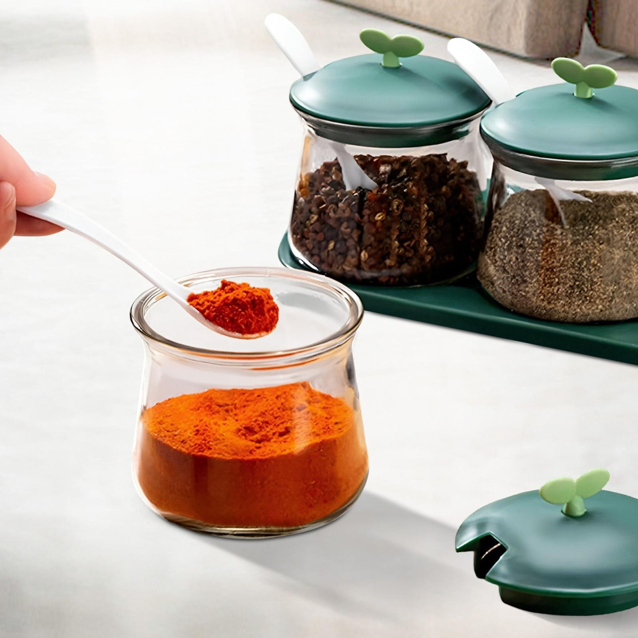 Cheffinger Set van 3 Glazen Kruidenpotjes met Deksel en Kunststof Houders