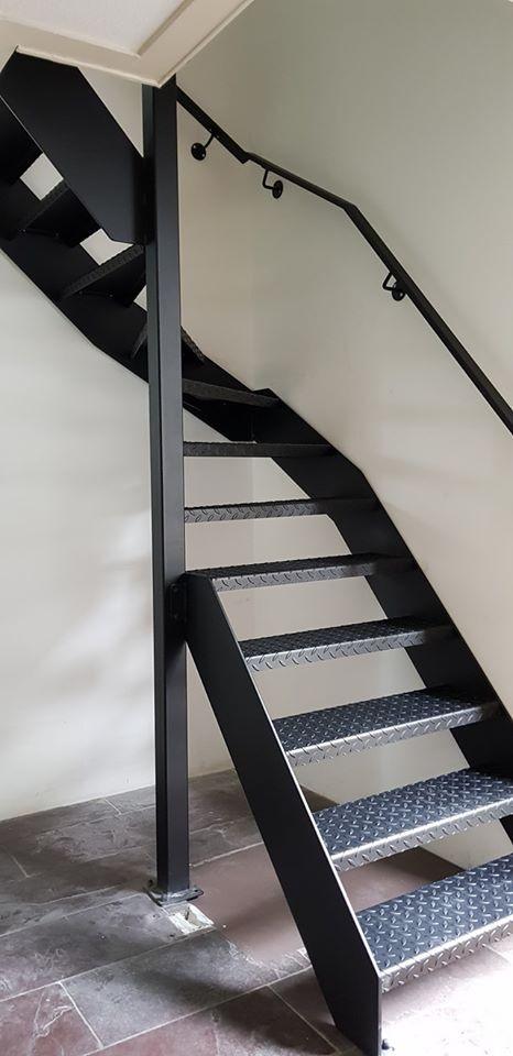 Stalen Kwartslagtrappen op maat – Compact & Stijlvol