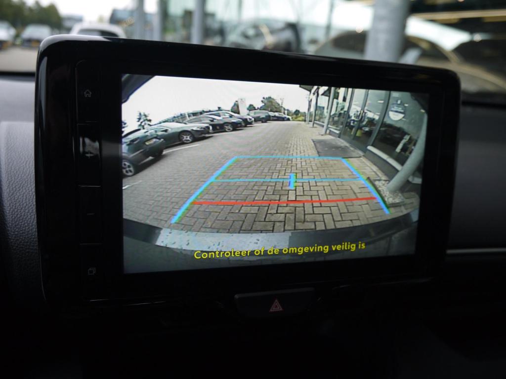 Mazda 2 Hybrid 1.5 centre-line