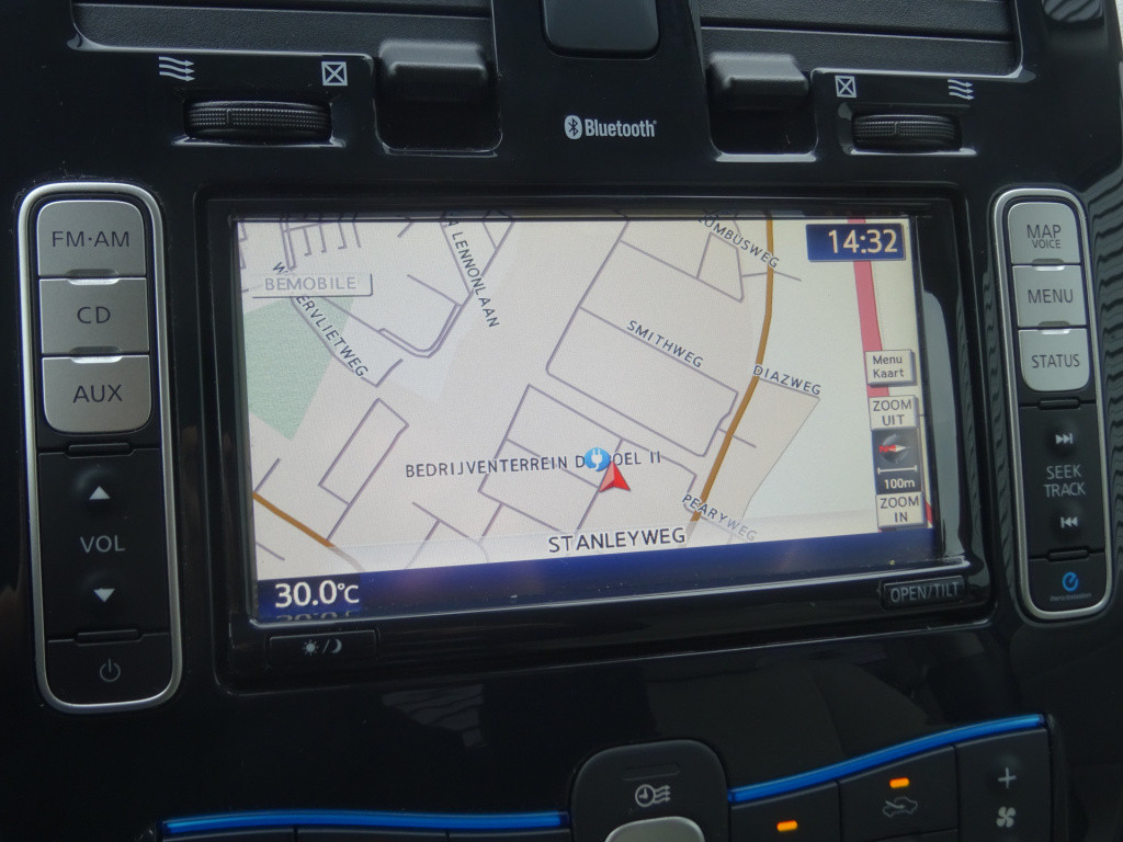 Nissan Leaf base 24 kwh climate / cruise / navi / camera / nap
